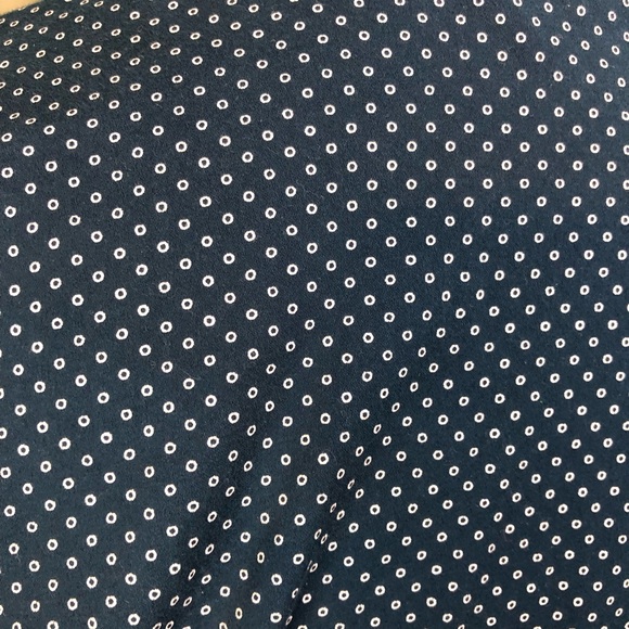 New York and Co long-sleeves button front - Picture 3 of 8